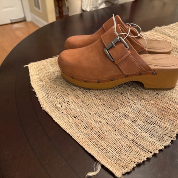 universal thread clogs - Picture 1 of 3